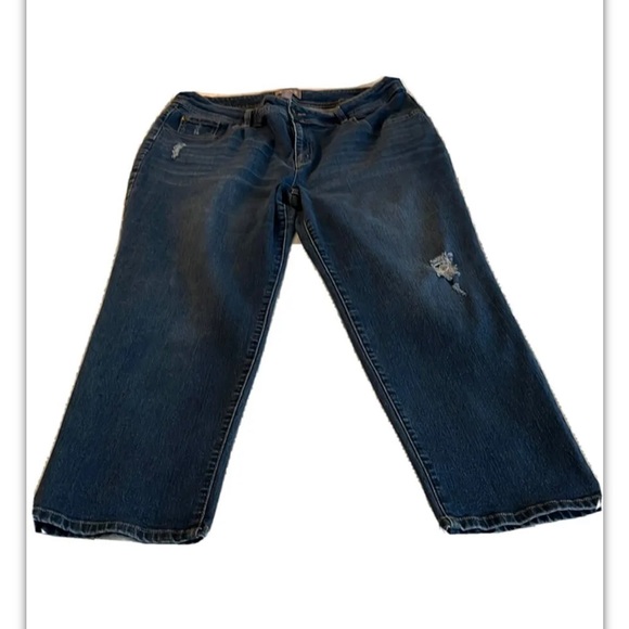 Chico's Distressed Ankle Jeans Size 2.5/US - Picture 1 of 8